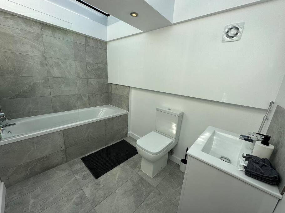 Lovely New Decor Studio - 4 The Southwell London Exterior foto