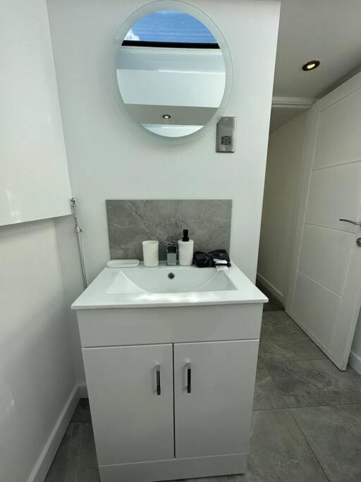 Lovely New Decor Studio - 4 The Southwell London Exterior foto