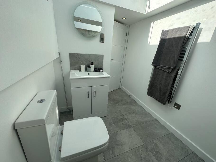 Lovely New Decor Studio - 4 The Southwell London Exterior foto